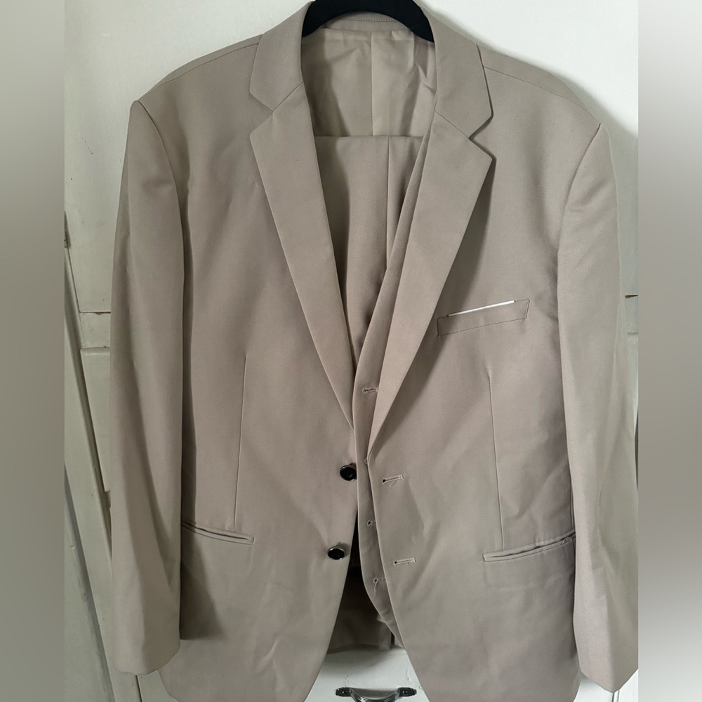 Tan Boys suit size 18/20
